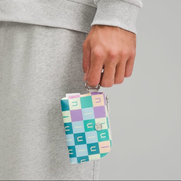 Lululemon Clippable Card Pouch, Mini Multi/Vapor -NWT - Picture 5 of 6